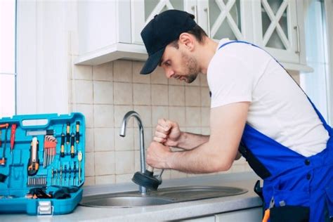 廚房下水道堵塞|廚房排水孔堵塞怎麼辦？發生原因、處理方法一次搞定！